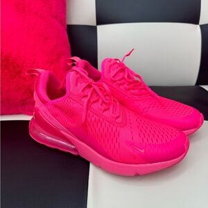 NEW Air Max 270 Women's Size 10.5 Hyper Pink